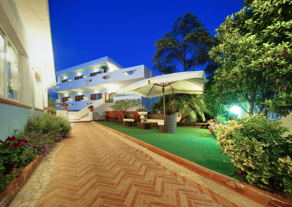 Hotel Iris - Tel: 081.19.75.19.29