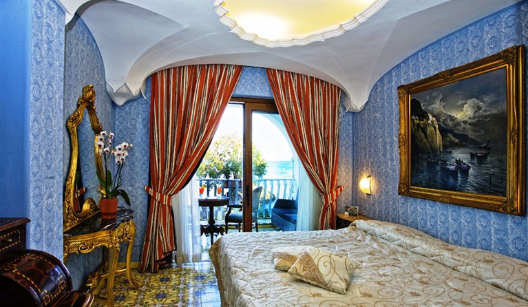 Hotel Delfini - Tel: 081.19.75.19.29