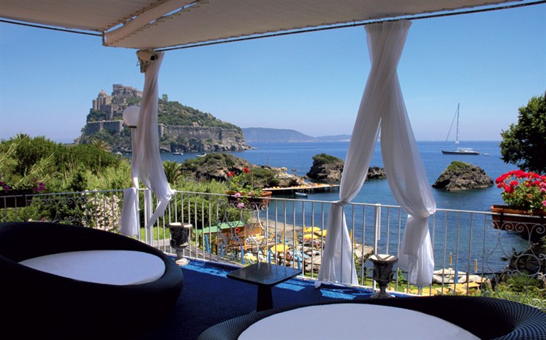 Hotel Delfini - Tel: 081.19.75.19.29