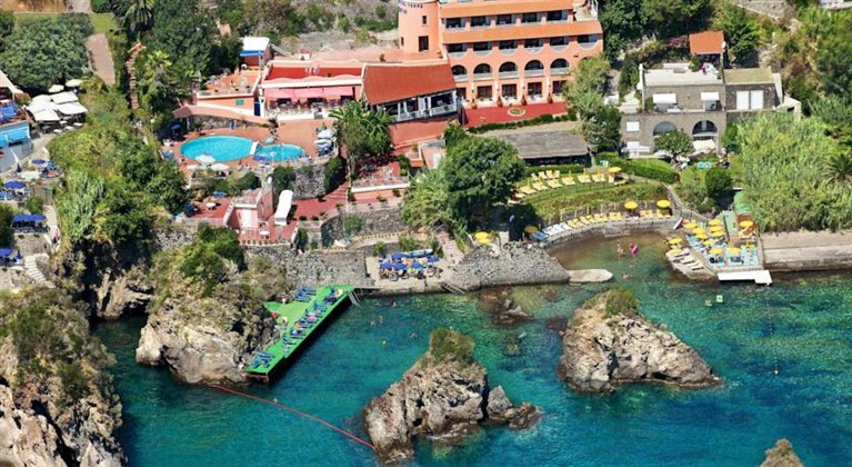 Hotel Delfini - Tel: 081.19.75.19.29