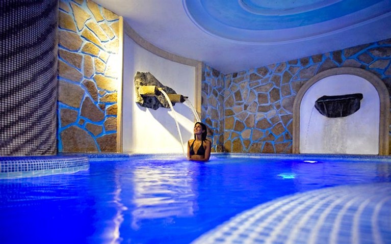Hotel Delfini - Tel: 081.19.75.19.29