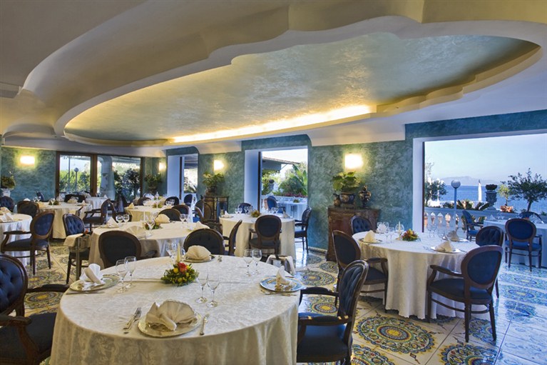 Hotel Delfini - Tel: 081.19.75.19.29