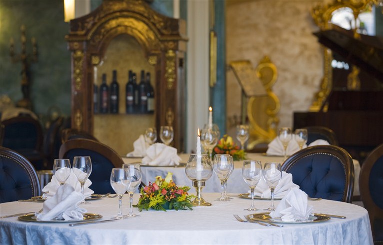 Hotel Delfini - Tel: 081.19.75.19.29