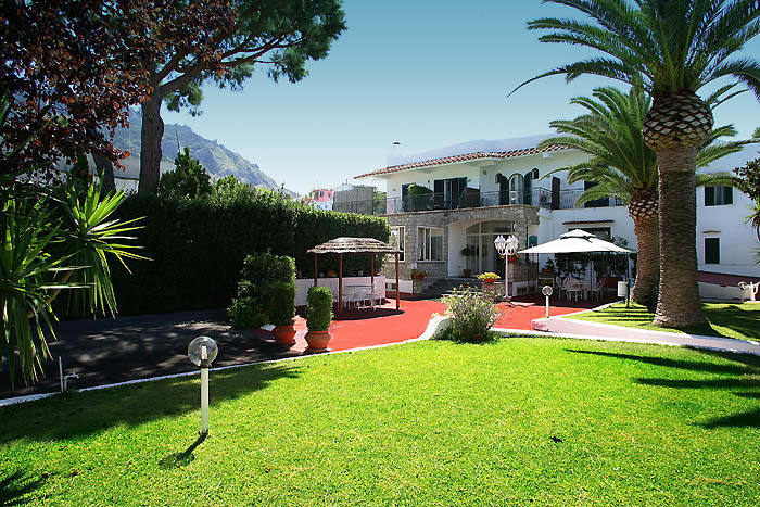 Hotel Lord Byron - Tel: 081.19.75.19.29