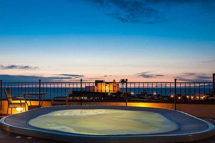 Hotel Nettuno - Tel: 081.19.75.19.29