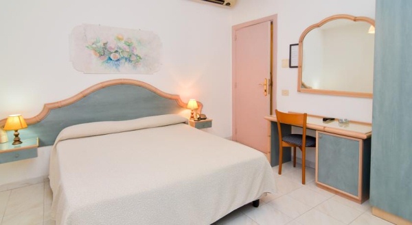 Hotel Oriente - Tel: 081.19.75.19.29