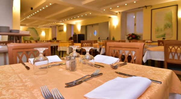 Hotel Oriente - Tel: 081.19.75.19.29
