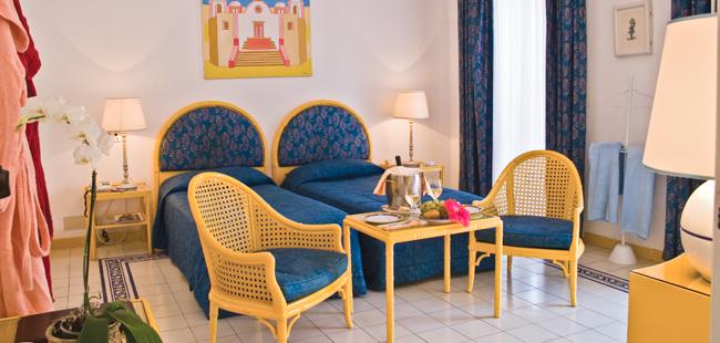 Hotel La Reginella - Tel: 081.19.75.19.29