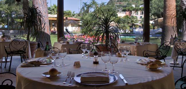 Hotel La Reginella - Tel: 081.19.75.19.29
