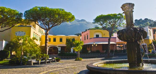 Hotel La Reginella - Tel: 081.19.75.19.29