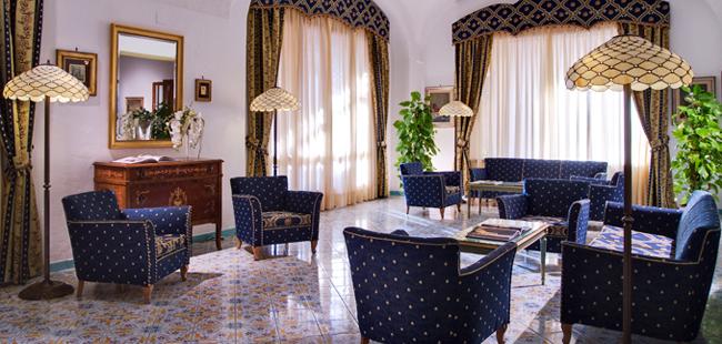 Hotel La Reginella - Tel: 081.19.75.19.29