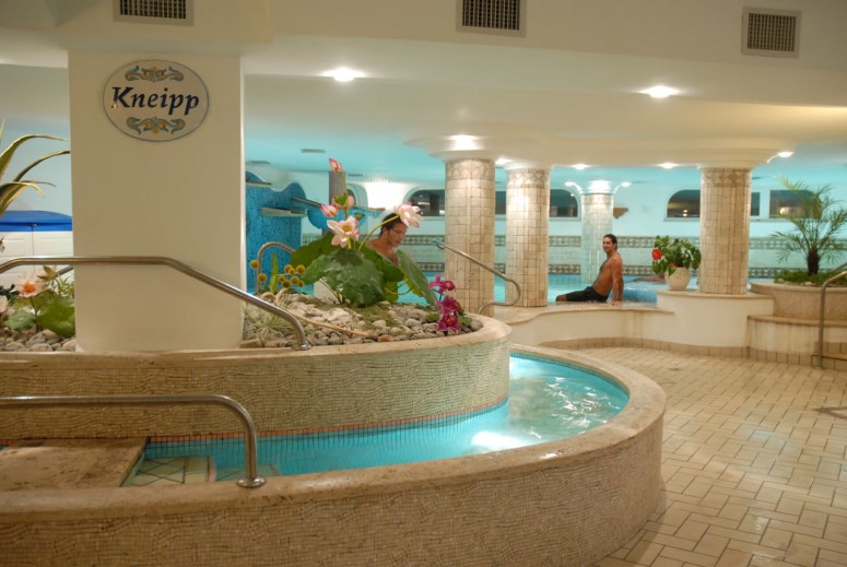 Hotel Terme Tritone - Tel: 081.19.75.19.29