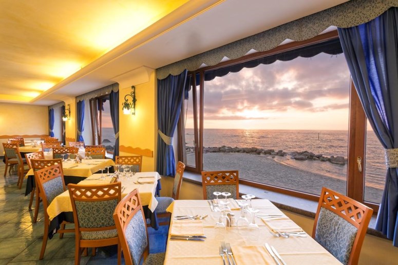 Hotel Terme Tritone - Tel: 081.19.75.19.29