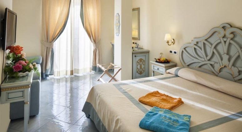 Hotel Terme Tritone - Tel: 081.19.75.19.29