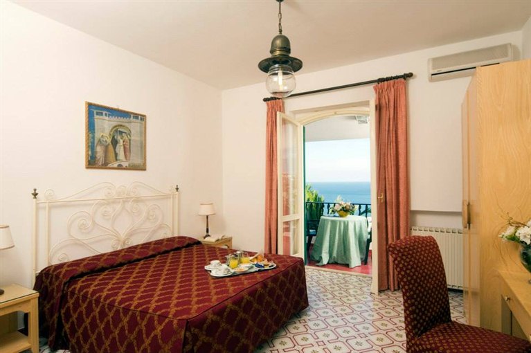 Hotel Parco Maria - Tel: 081.19.75.19.29